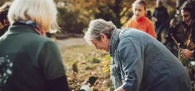 Women on a Wreath making community course