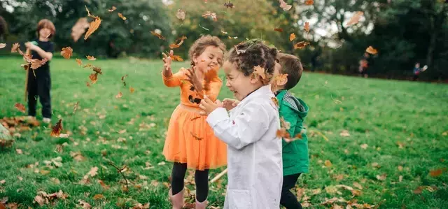 Family learning bug hunting discovery day